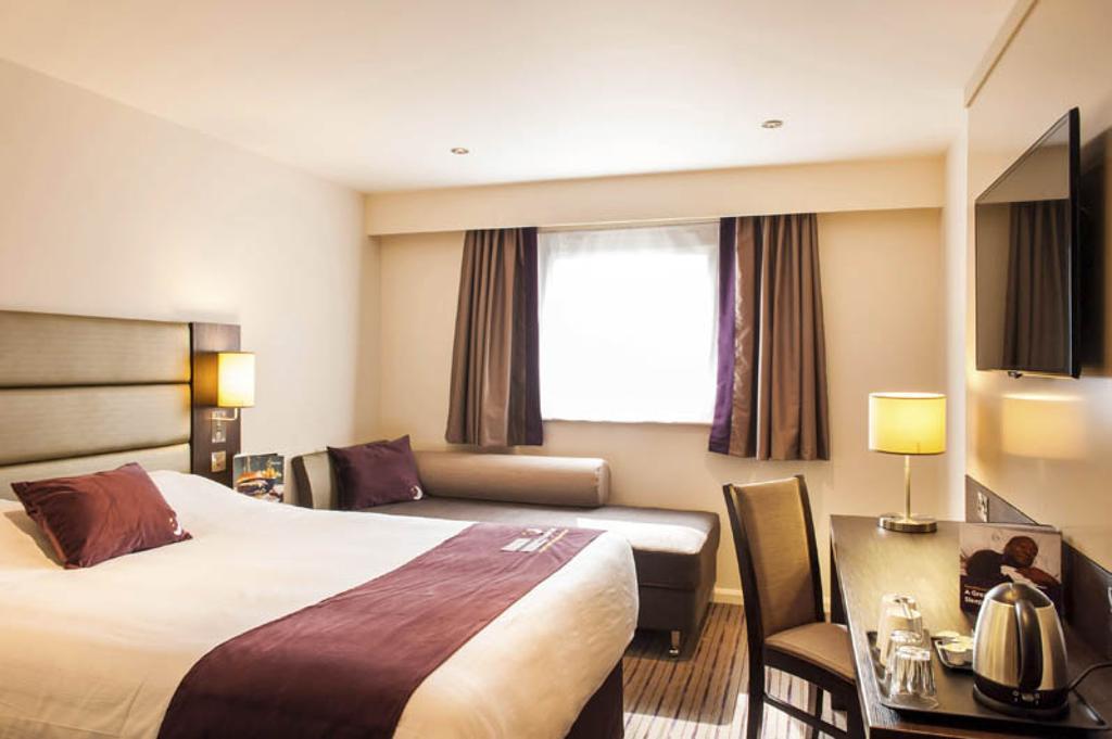 Premier Inn London Бекслихет Экстерьер фото