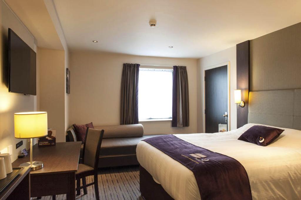 Premier Inn London Бекслихет Экстерьер фото