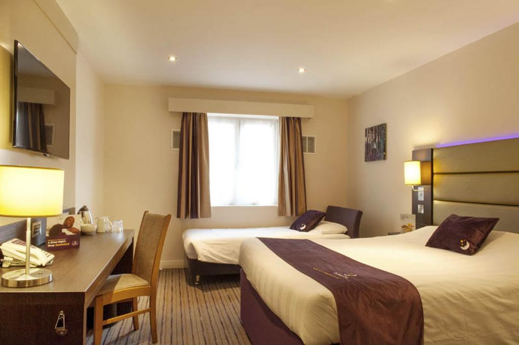 Premier Inn London Бекслихет Экстерьер фото