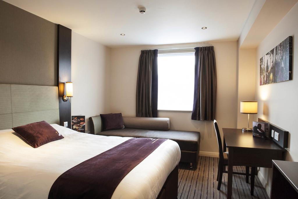 Premier Inn London Бекслихет Экстерьер фото