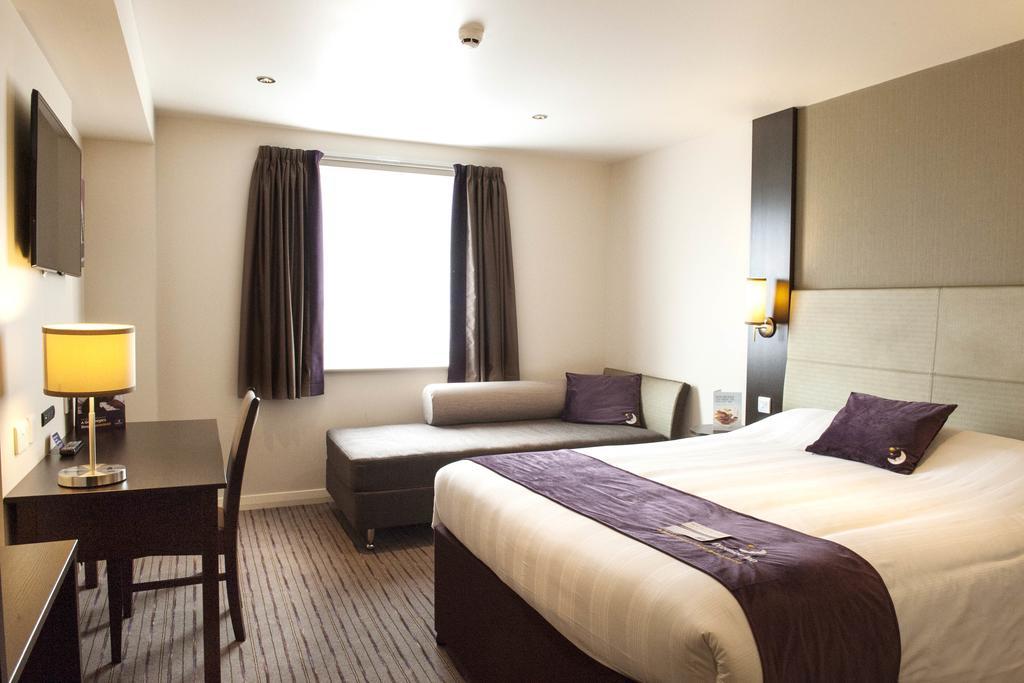 Premier Inn London Бекслихет Экстерьер фото
