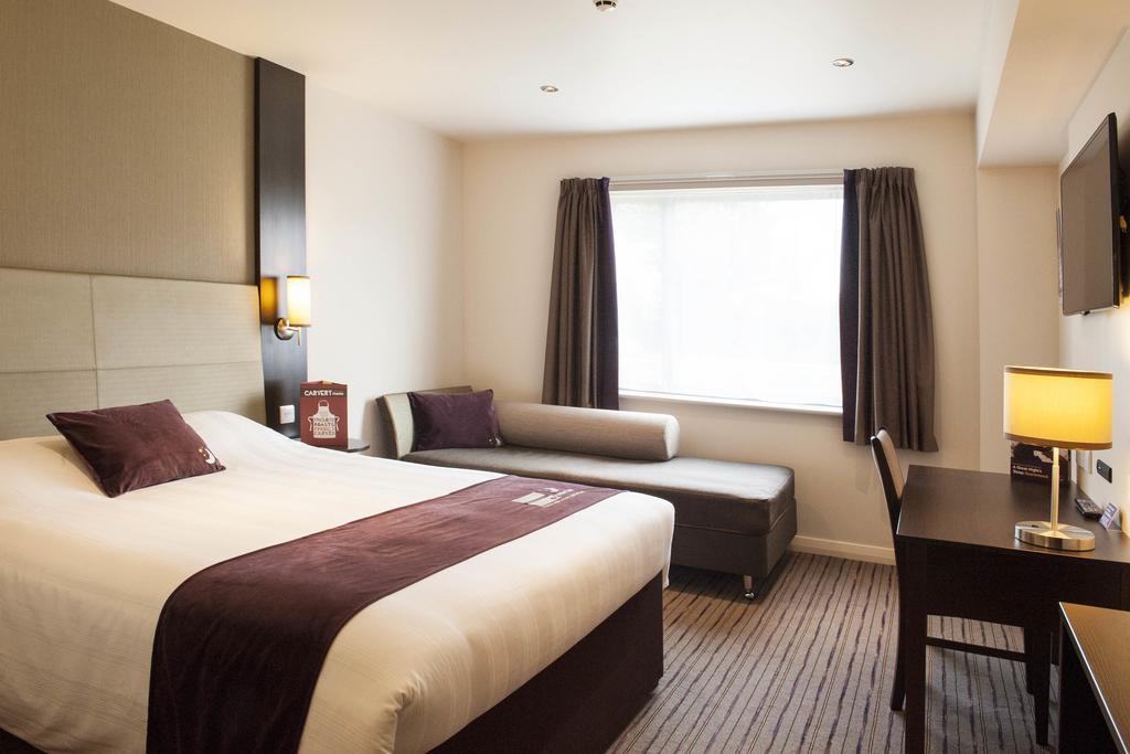 Premier Inn London Бекслихет Экстерьер фото