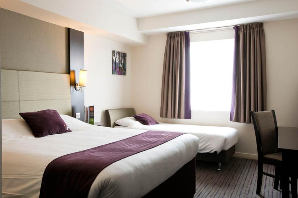 Premier Inn London Бекслихет Экстерьер фото