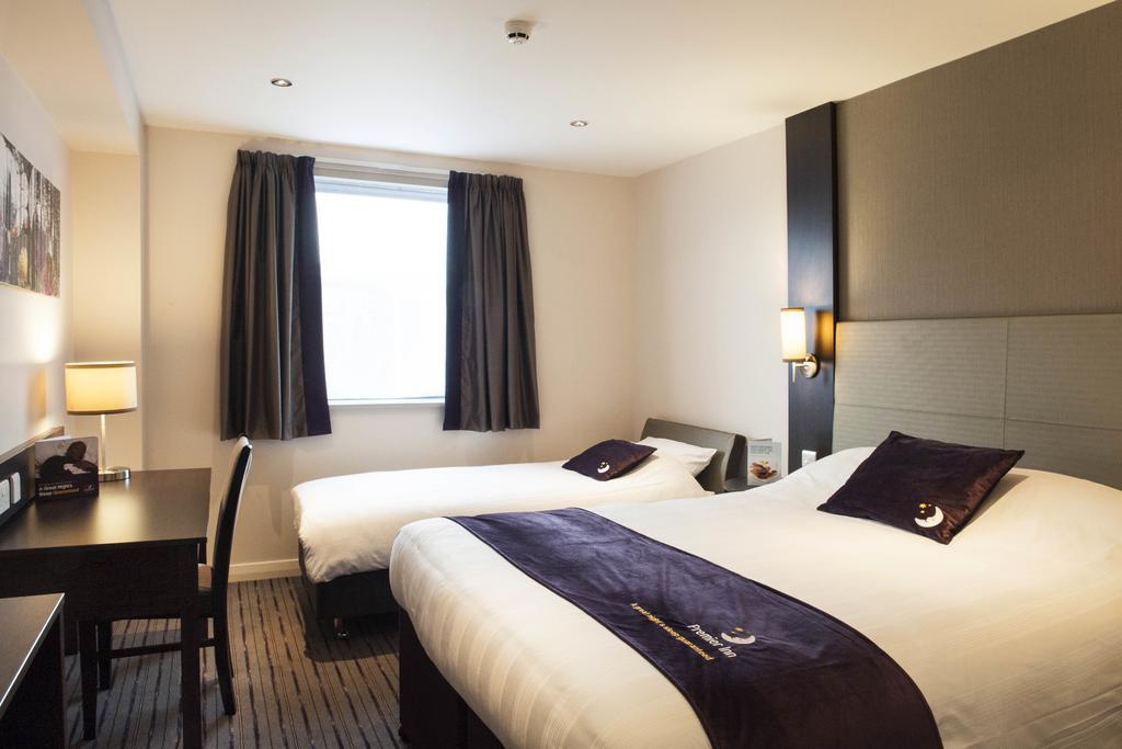 Premier Inn London Бекслихет Экстерьер фото