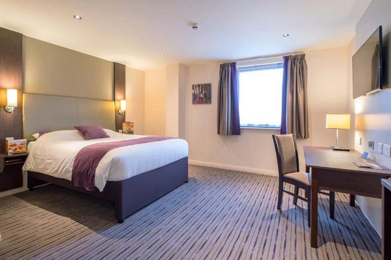 Premier Inn London Бекслихет Экстерьер фото